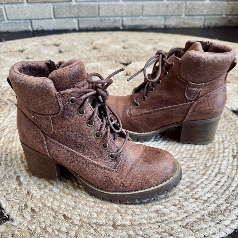 7.5 Crown Vintage Brown Suede/Faux Leather Booties